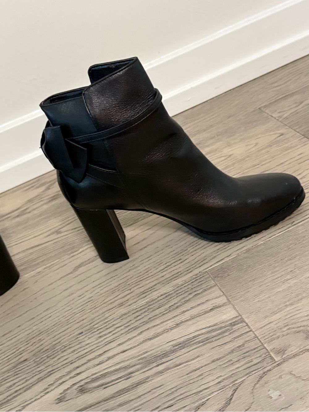 Banana Republic Black Leather Bow Ankle Booties | Size 6 | Block Heel - Picture 6 of 11